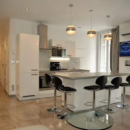 Two Bedroom Hoche Apartman *