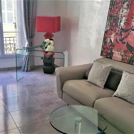 Two Bedroom Hoche Apartman Cannes